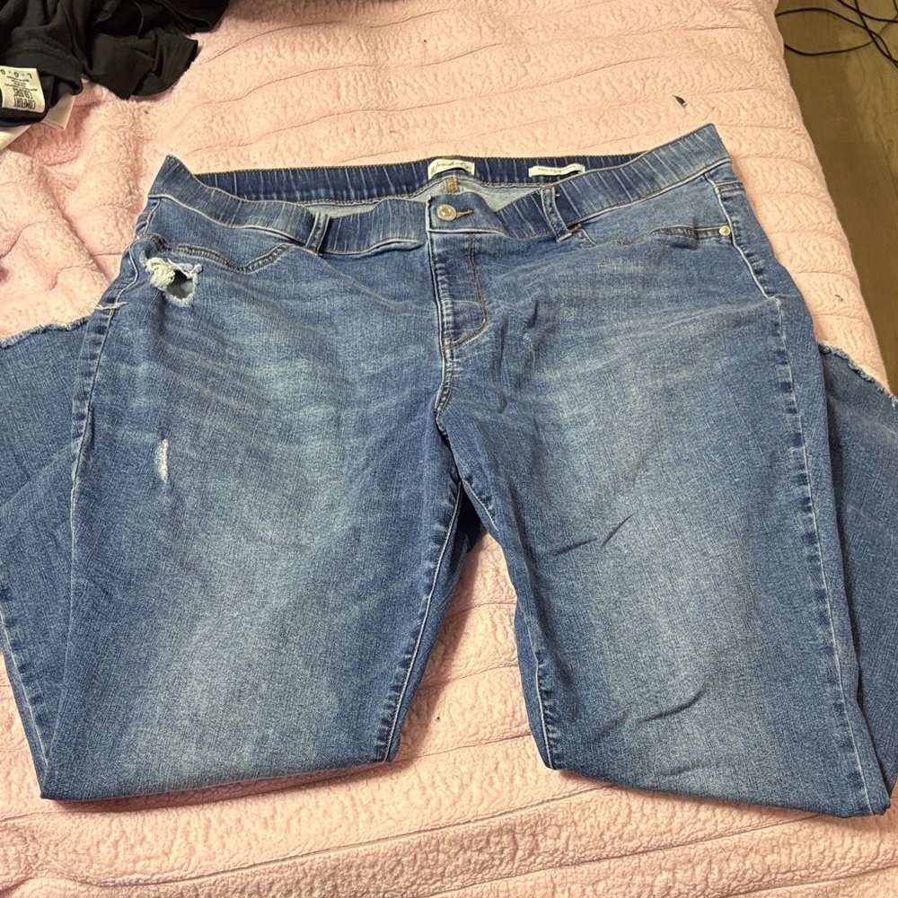 Wonderly Distressed Denim Boyfriend Jeans